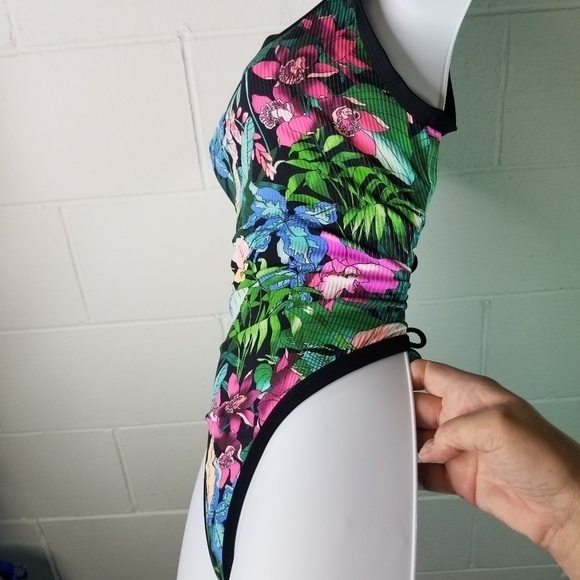 Body Glove sleva rocky tropical ribbed one piece swimsuit - Picture 3 of 10